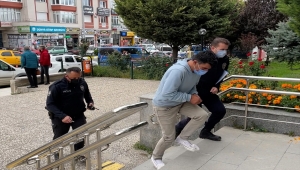 Çorum'da girdiği evin sahibiyle karşılaşan hırsızlık zanlısı tutuklandı