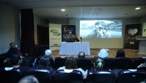 Coşkun Aral tecrübelerini Sakarya'da gazeteci adaylarıyla paylaştı: