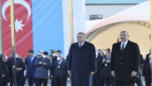 Cumhurbaşkanı Erdoğan, Azerbaycan'da resmi törenle karşılandı