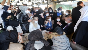 Cumhurbaşkanı Erdoğan, Üsküdar'da bir kafede vatandaşlarla sohbet etti