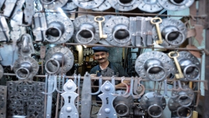 Demirci "Hüseyin usta"nın ürünleri tarihi konakların kapı ve pencerelerini süslüyor