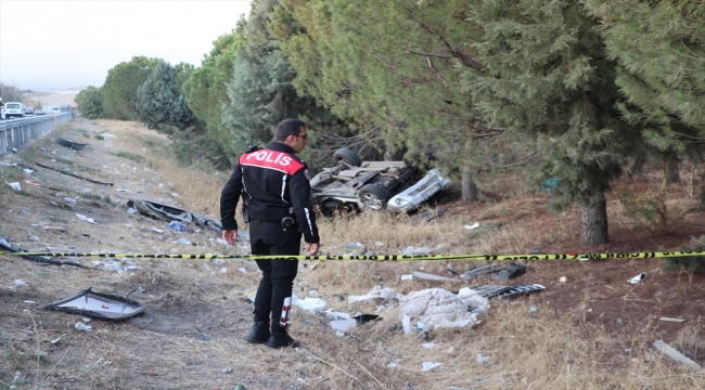 Denizli'de takla atan otomobilin sürücüsü hayatını kaybetti
