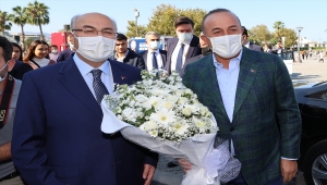Dışişleri Bakanı Çavuşoğlu, İzmir Valisi Köşger'i ziyaret etti