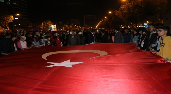 Diyarbakır'da Cumhuriyet Bayramı için fener alayı yapıldı