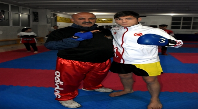 Dünya ikincisi Sefa Köksal, Kick Boks Avrupa Şampiyonası'na hazırlanıyor