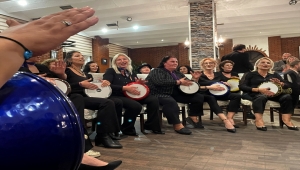Edirne'de ev kadınlarının kurduğu ritim grubu ilk konserini verdi