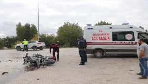 Edirne'de motosikletli polis memuru, olay yerine giderken geçirdiği trafik kazasında yaralandı