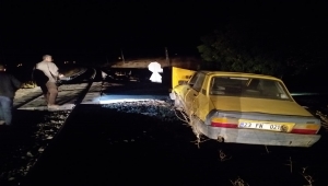 Elazığ'da yolcu treninin otomobile çarpması sonucu 2 kişi yaralandı
