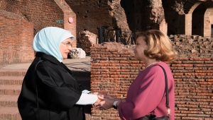 Emine Erdoğan, G-20 Liderler Zirvesi'nin yapıldığı Roma'da lider eşleriyle bir araya geldi