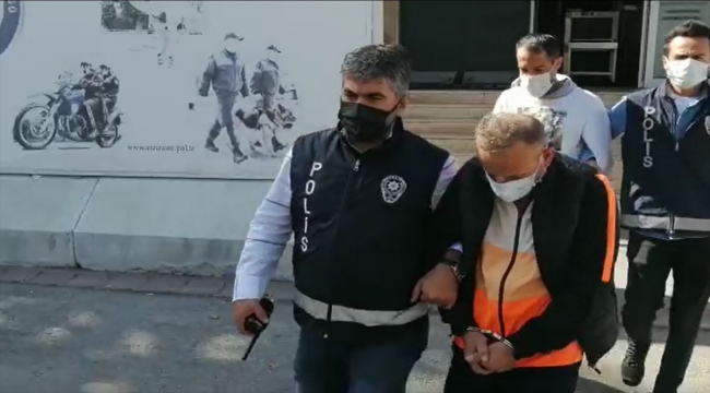 Erzincan'da kendilerini polis olarak tanıtıp dolandırıcılık yapan iki zanlı polisten kaçamadı