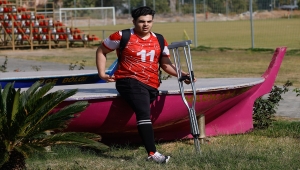 Esed rejiminin saldırısında bacağını kaybeden milli voleybolcu azmiyle takdir topluyor