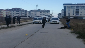 Eski eşini silahla öldüren zanlı boşanma davalarında şahitlik yapan kişiyi yaraladı