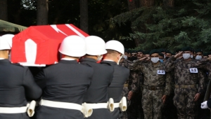 Fırat Kalkanı Harekatı bölgesinde şehit olan iki polis için Gaziantep'te tören düzenlendi
