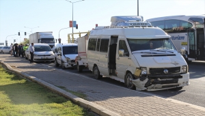 Gaziantep'te 9 aracın karıştığı zincirleme trafik kazasında iki kişi yaralandı
