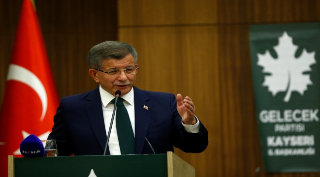 Gelecek Partisi Genel Başkanı Davutoğlu, Kayseri'de STK temsilcileri ve muhtarlarla buluştu