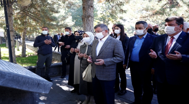 Gelecek Partisi Genel Başkanı Davutoğlu, Kayseri'de ziyaretlerde bulundu
