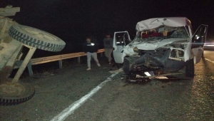 Giresun'da minibüsün traktör römorkuna çarptığı kazada 3 kişi yaralandı 