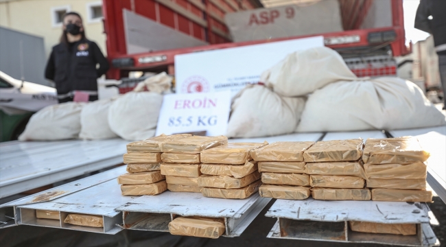 Gümrük Muhafaza ekiplerince İstanbul Pendik Limanı'nda 85,5 kilogram eroin ele geçirildi