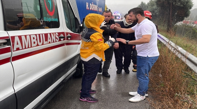 GÜNCELLEME - Anadolu Otoyolu'nda 23 aracın karıştığı zincirleme kazada 17 kişi yaralandı