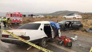 GÜNCELLEME - İzmir'de iki otomobilin çarpıştığı kazada 3 kişi öldü, 3 kişi yaralandı