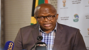 Güney Afrika'da Apartheid gazilerinin rehin aldığı bakanlar basın toplantısı düzenledi: