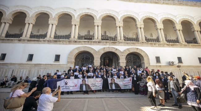 Hapishanede açlık grevinde olan Tunus Onur Koalisyonu Başkanı Mahluf'a destek gösterisi