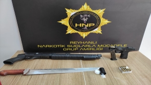 Hatay'da şüphe üzerine durdurulan otomobilde silah ve uyuşturucu bulundu