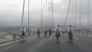 İklim değişikliğine dikkati çekmek için Osmangazi Köprüsü'nde pedal çevirdiler