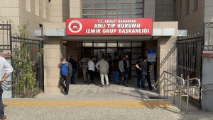 İzmir'de evinde bıçaklanarak öldürülen genç kızın cenazesi İstanbul'a götürüldü