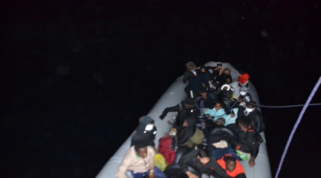 İzmir ve Aydın açıklarında 50 düzensiz göçmen kurtarıldı