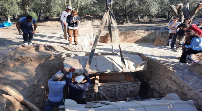 İznik'te Hisardere kazılarında iki lahit bulundu