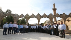 Kaymakam ilçesinin sakinlerine 1300 kilometre ötedeki memleketi Şanlıurfa'yı gezdirdi