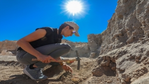 Kaymakam tarihin gün yüzüne çıkarılması için kazılarda gönüllü çalışıyor