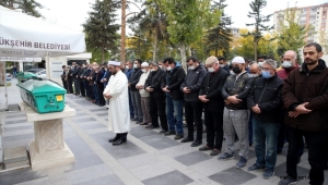 Kayseri'de ağaca çarparak ölen yamaç paraşütü sporcusu kadın toprağa verildi