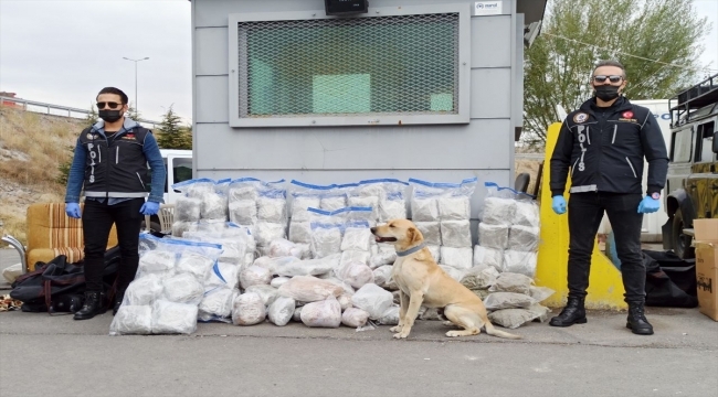 Kayseri'de kamyonette 100 kilogram uyuşturucu bulundu