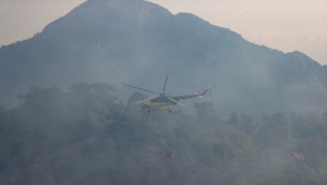 Kemer'de çıkan orman yangınına müdahale ediliyor