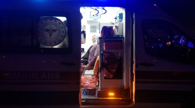 Kocaeli'de hafif ticari araçla çarpışan minibüsün devrilmesi sonucu 6 kişi yaralandı