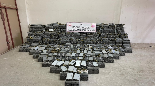 Kocaeli'de yasa dışı kripto para üretim tesisindeki 650 cihaza el konuldu