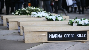 Londra'da aşı patentlerine karşı gösteri yapıldı