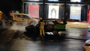 Maltepe'de park halindeki otomobil yandı 