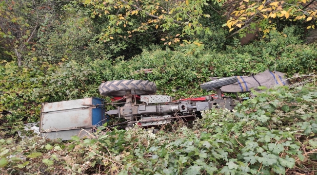 Manisa'da traktörün devrildiği kazada sürücü öldü, bir kişi yaralandı