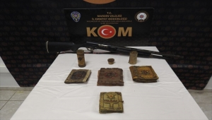 Mardin'de bin yıllık olduğu değerlendirilen altın işlemeli el yazması 5 Tevrat ele geçirildi 