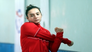 Milli halterci, Tokyo 2020 dönüşü ayağının tozuyla 3 altın madalyaya uzandı