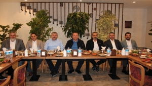 MKE Ankaragücü'nde yönetim, futbol takımıyla yemekte buluştu