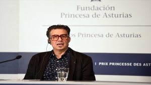 Moderna'nın kurucusu, Kovid-19 aşılarıyla ilgili internetteki "tehlikeli bilgilere" karşı uyardı