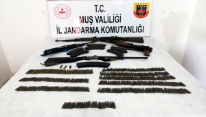 Muş'ta çok sayıda silah ve fişek ele geçirildi