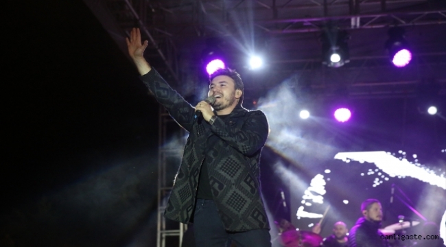 Mustafa Ceceli Kayseri'de konser verdi