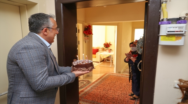 Nevşehir Belediye Başkanı Savran'dan 64 yaşındaki kadına doğum günü sürprizi