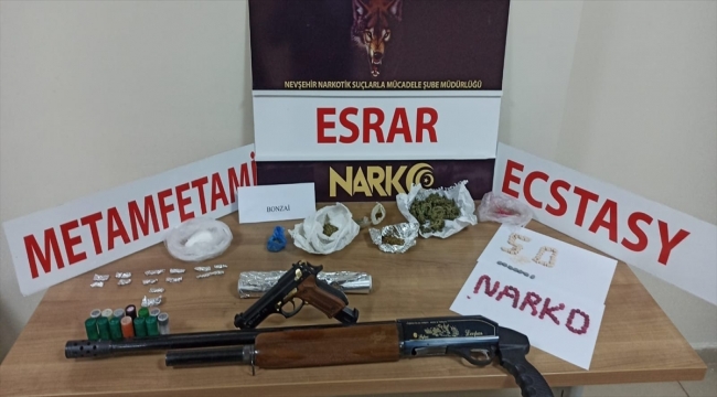 Nevşehir'de kamyonetin çeşitli yerlerine gizlenmiş uyuşturucu madde ele geçirildi