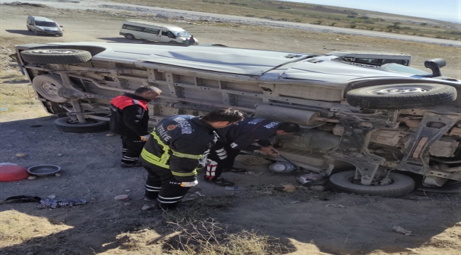 Nevşehir'de tarım işçilerini taşıyan minibüs devrildi, 12 kişi yaralandı
